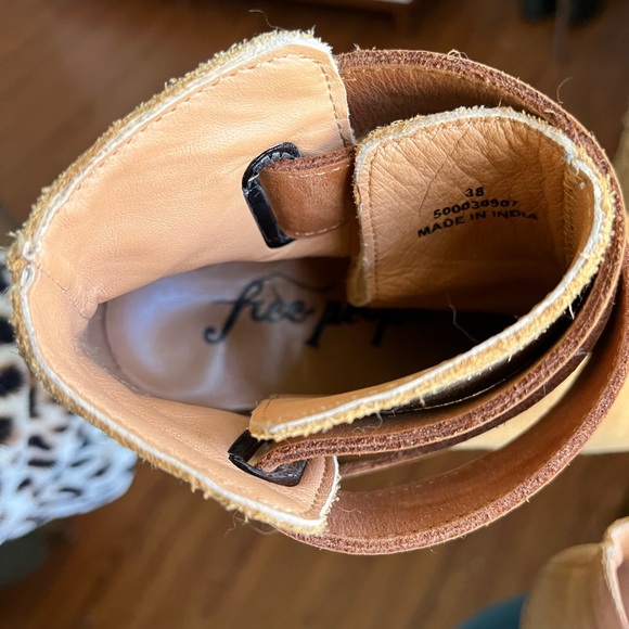 Free People Bungalow Clog Boots. EUC, size 38. - Picture 6 of 7